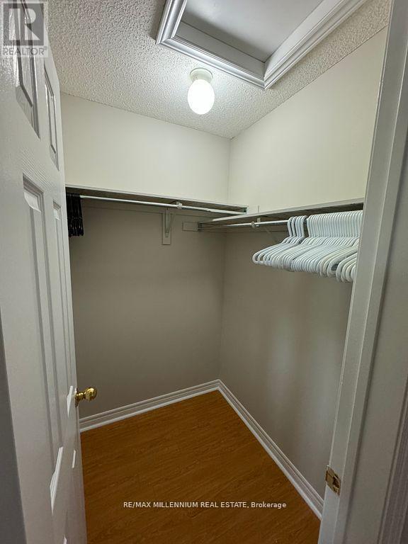 23 Calderstone Drive S, Brampton, Ontario  L6P 2A4 - Photo 11 - W12989936