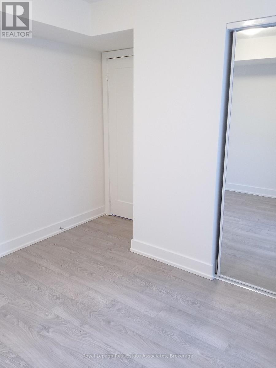 610 - 7 Mabelle Avenue, Toronto, Ontario  M5T 0C9 - Photo 10 - W12989940