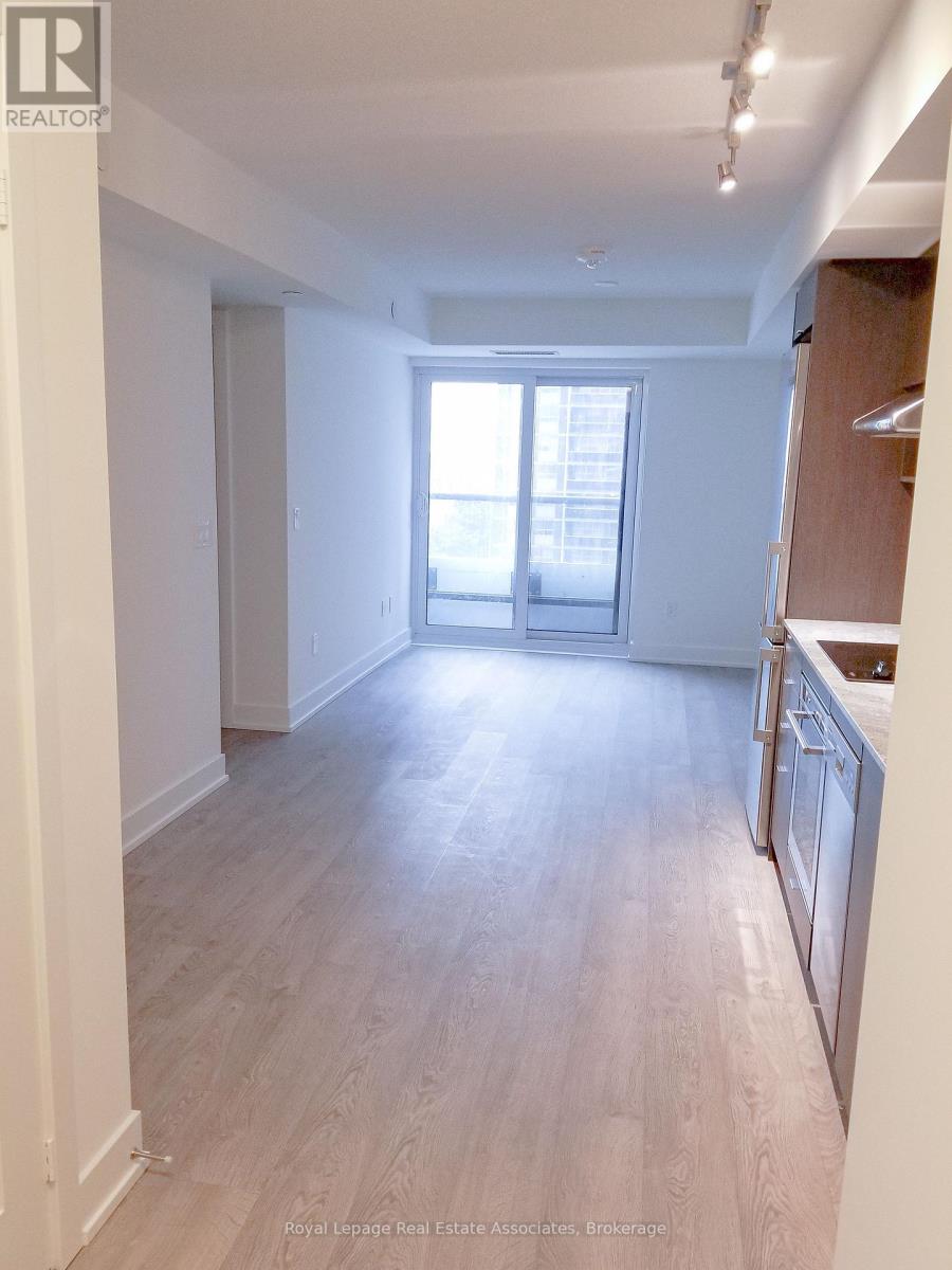 610 - 7 Mabelle Avenue, Toronto, Ontario  M5T 0C9 - Photo 2 - W12989940