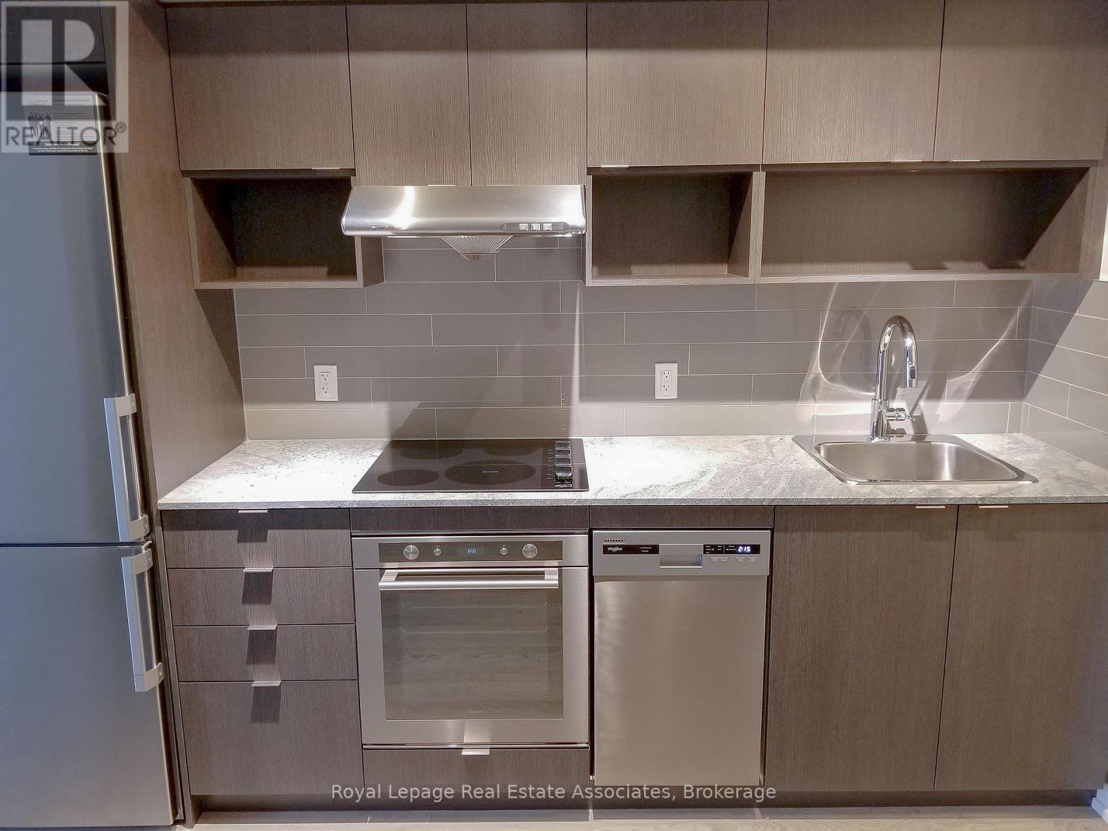 610 - 7 Mabelle Avenue, Toronto, Ontario  M5T 0C9 - Photo 4 - W12989940