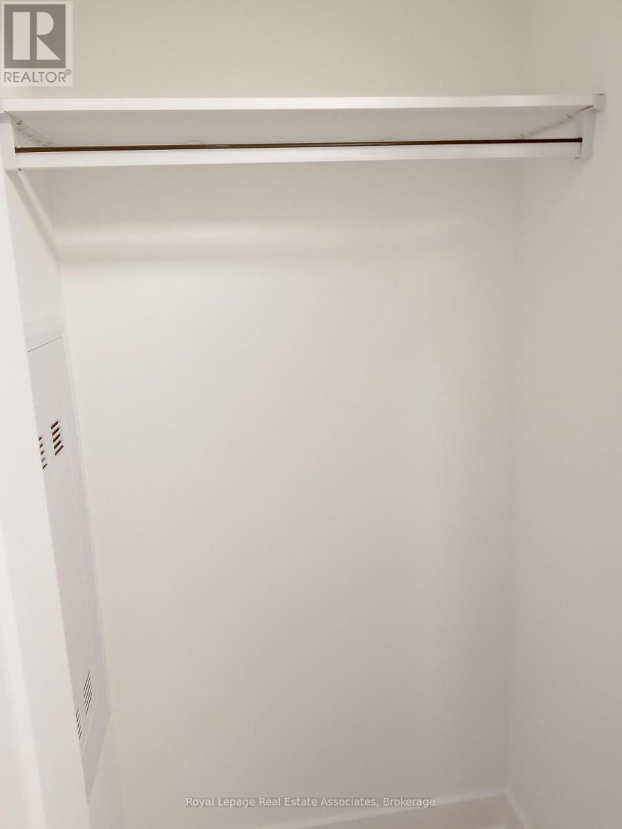 610 - 7 Mabelle Avenue, Toronto, Ontario  M5T 0C9 - Photo 7 - W12989940