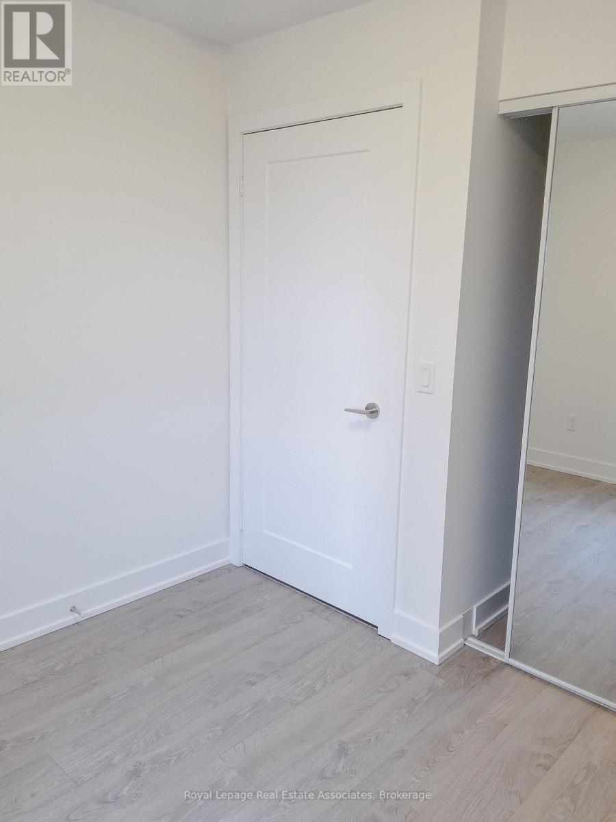 610 - 7 Mabelle Avenue, Toronto, Ontario  M5T 0C9 - Photo 8 - W12989940