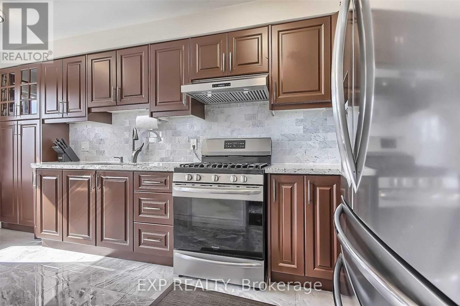 # Upper - 35h View Green Crescent, Toronto, Ontario  M9W 7E1 - Photo 10 - W12989948