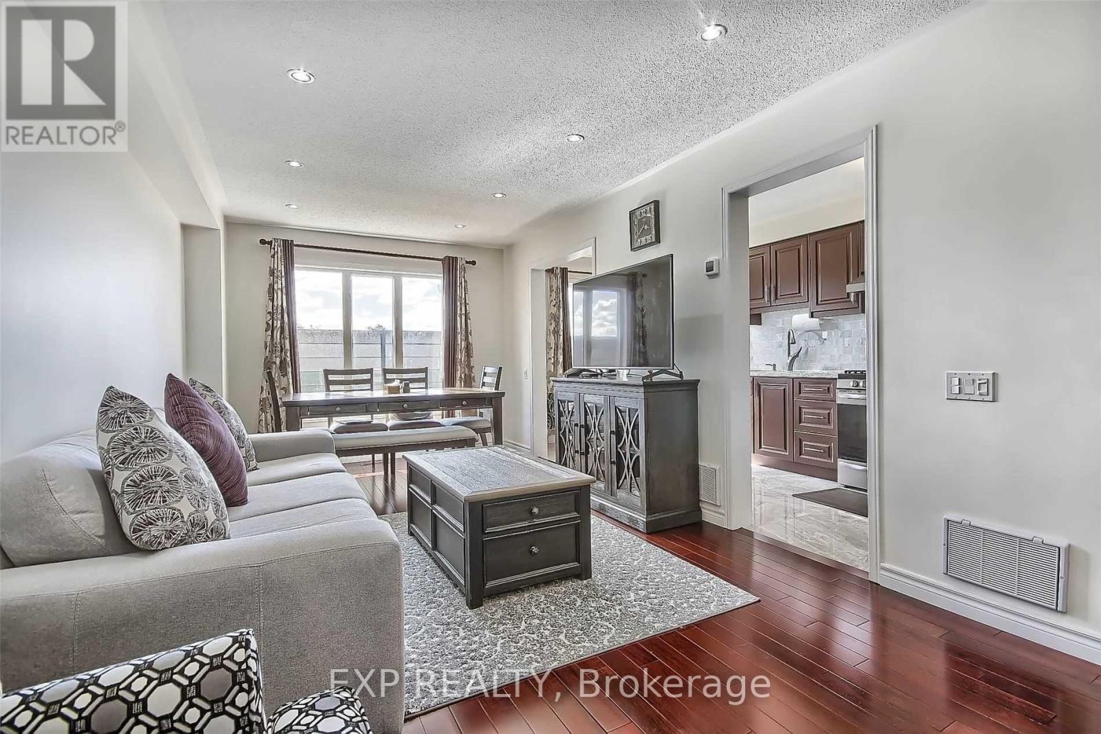 # Upper - 35h View Green Crescent, Toronto, Ontario  M9W 7E1 - Photo 13 - W12989948