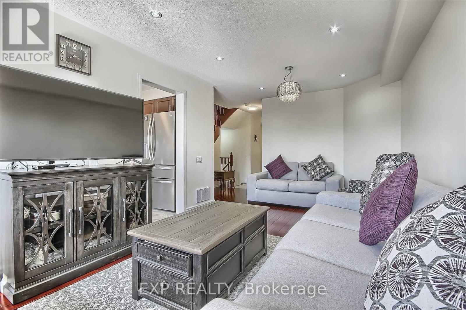 # Upper - 35h View Green Crescent, Toronto, Ontario  M9W 7E1 - Photo 15 - W12989948