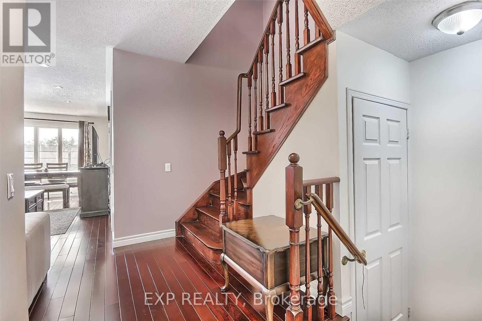 # Upper - 35h View Green Crescent, Toronto, Ontario  M9W 7E1 - Photo 18 - W12989948