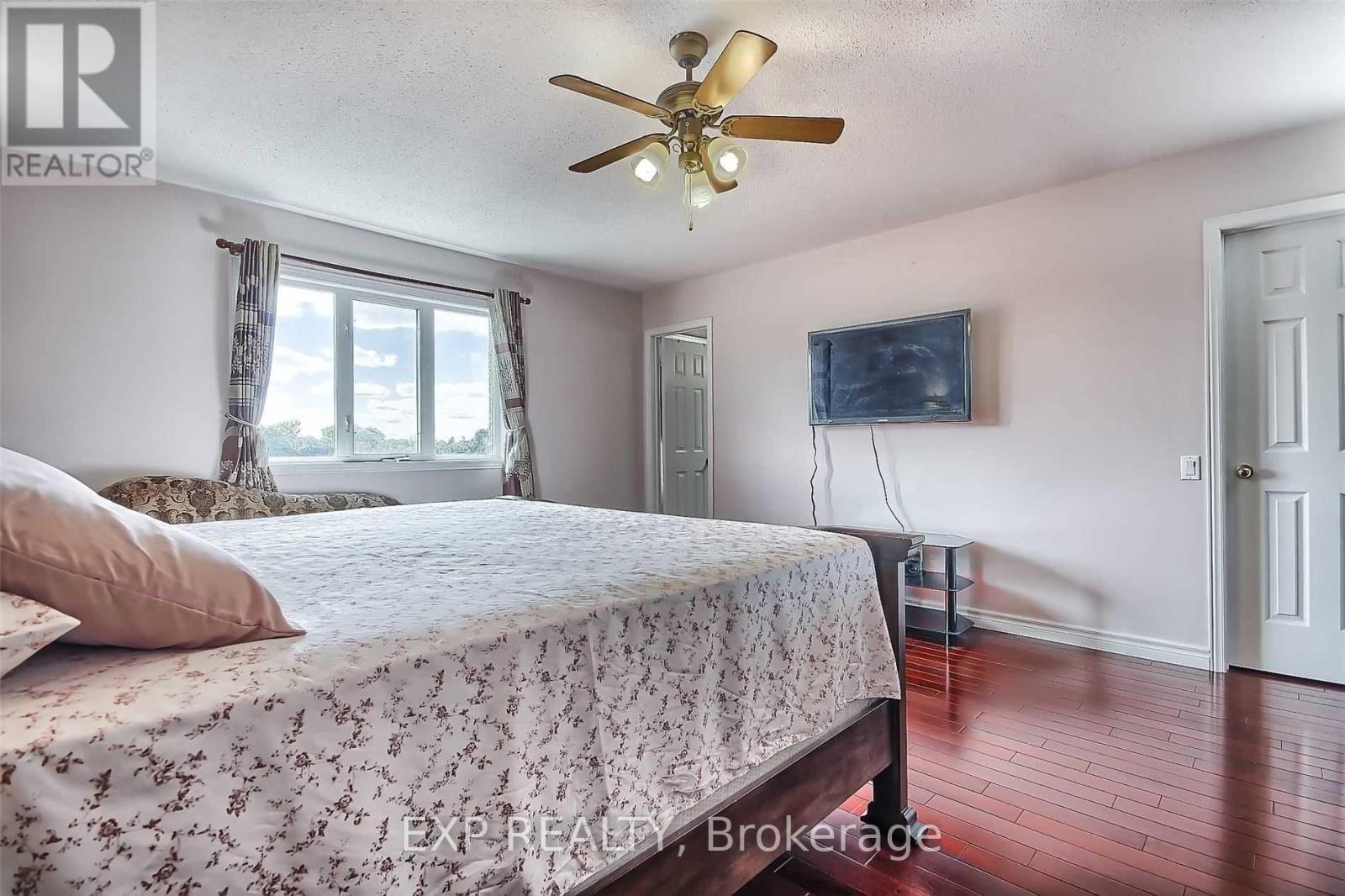 # Upper - 35h View Green Crescent, Toronto, Ontario  M9W 7E1 - Photo 22 - W12989948