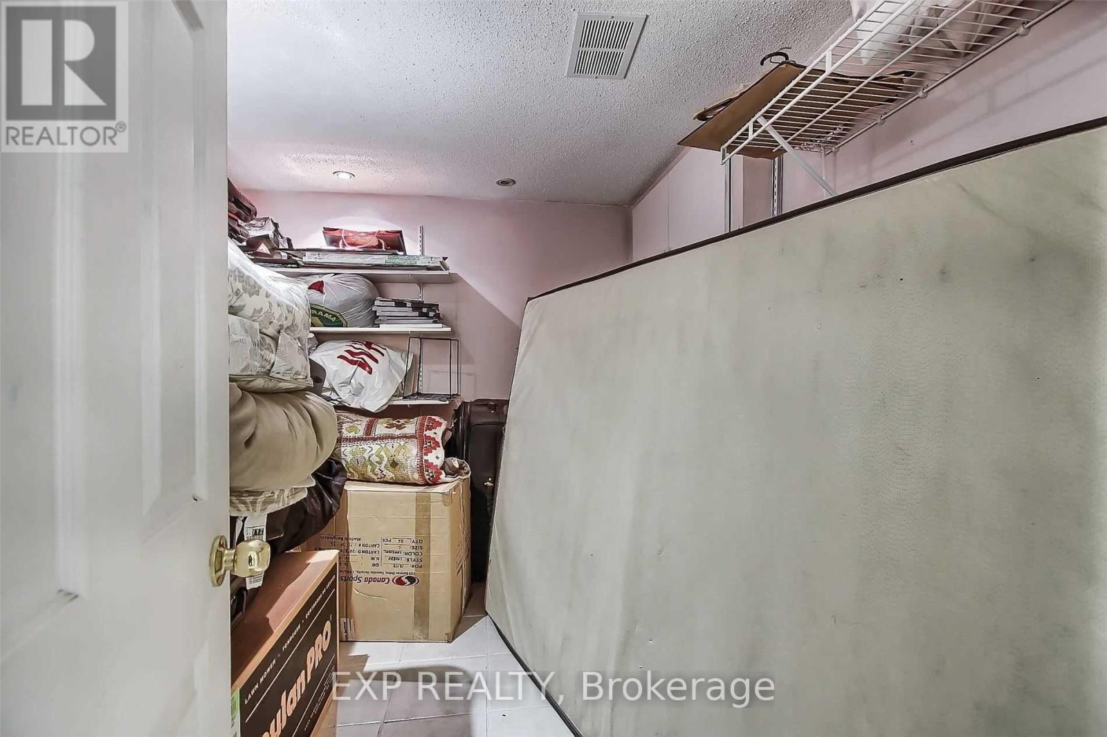 # Upper - 35h View Green Crescent, Toronto, Ontario  M9W 7E1 - Photo 30 - W12989948