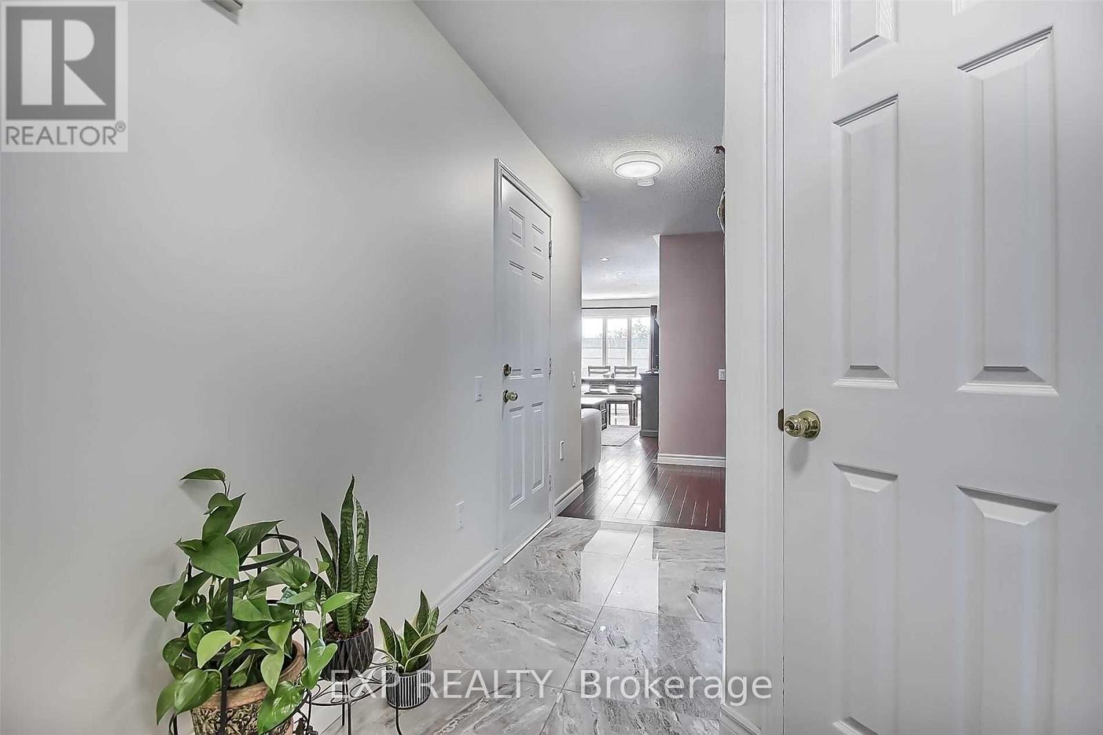 # Upper - 35h View Green Crescent, Toronto, Ontario  M9W 7E1 - Photo 6 - W12989948