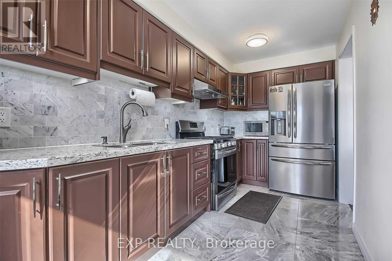 # Upper - 35h View Green Crescent, Toronto, Ontario  M9W 7E1 - Photo 7 - W12989948