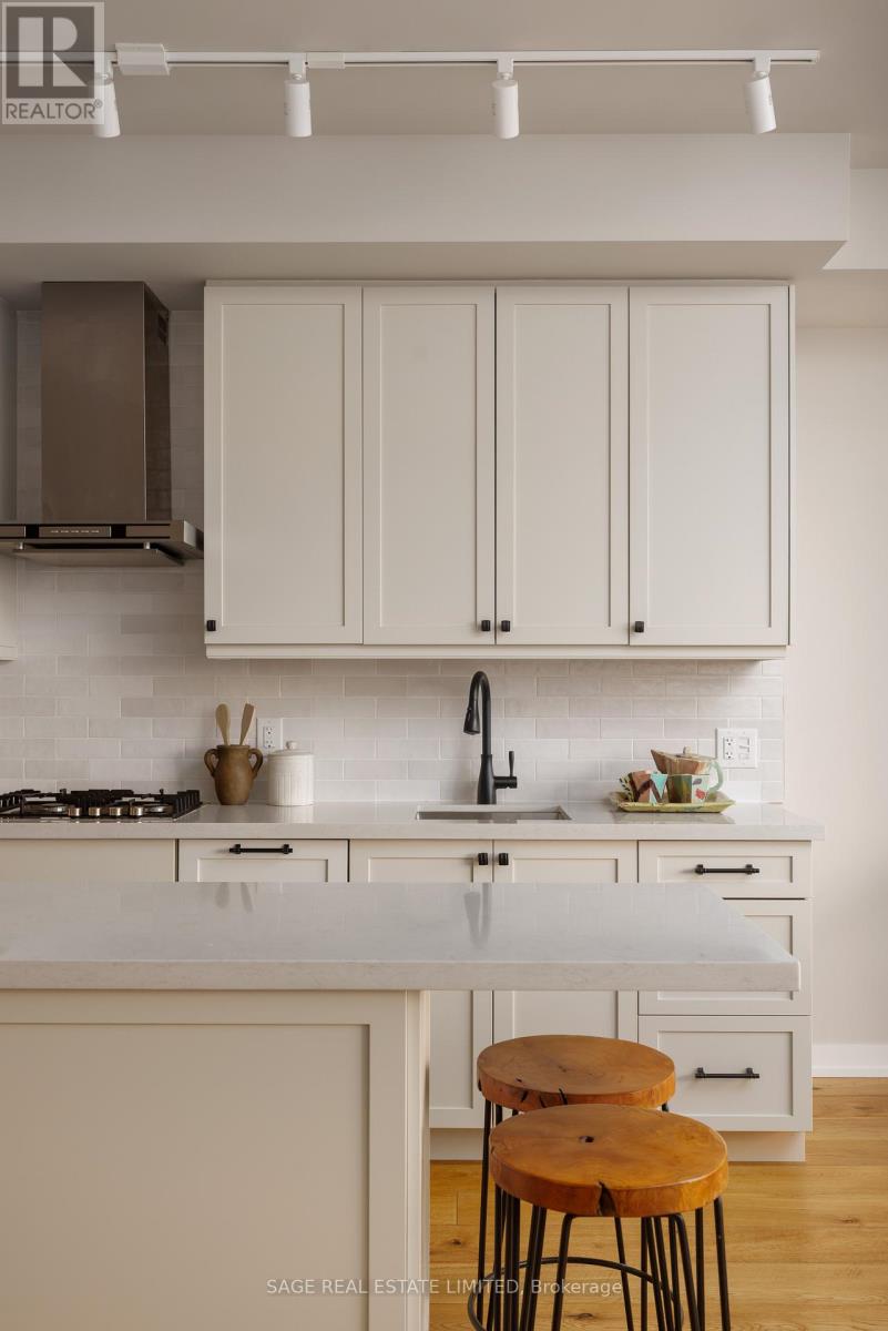 707 - 36 Howard Park Avenue, Toronto, Ontario  M6R 0A5 - Photo 20 - W12989950