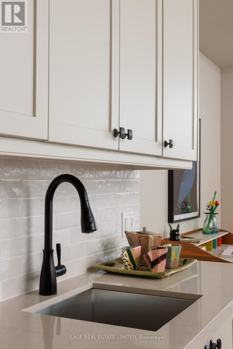 707 - 36 Howard Park Avenue, Toronto, Ontario  M6R 0A5 - Photo 23 - W12989950