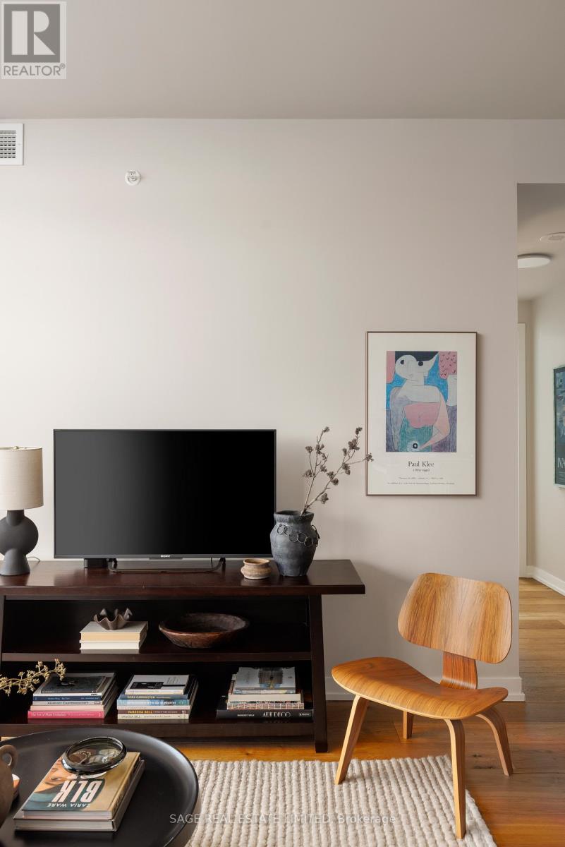 707 - 36 Howard Park Avenue, Toronto, Ontario  M6R 0A5 - Photo 5 - W12989950