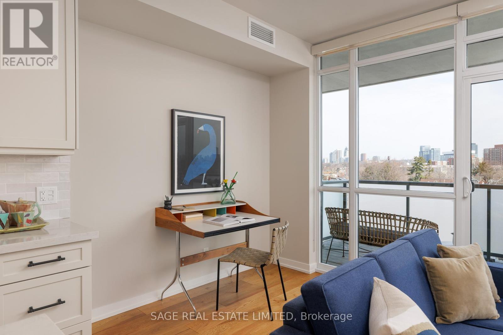 707 - 36 Howard Park Avenue, Toronto, Ontario  M6R 0A5 - Photo 8 - W12989950