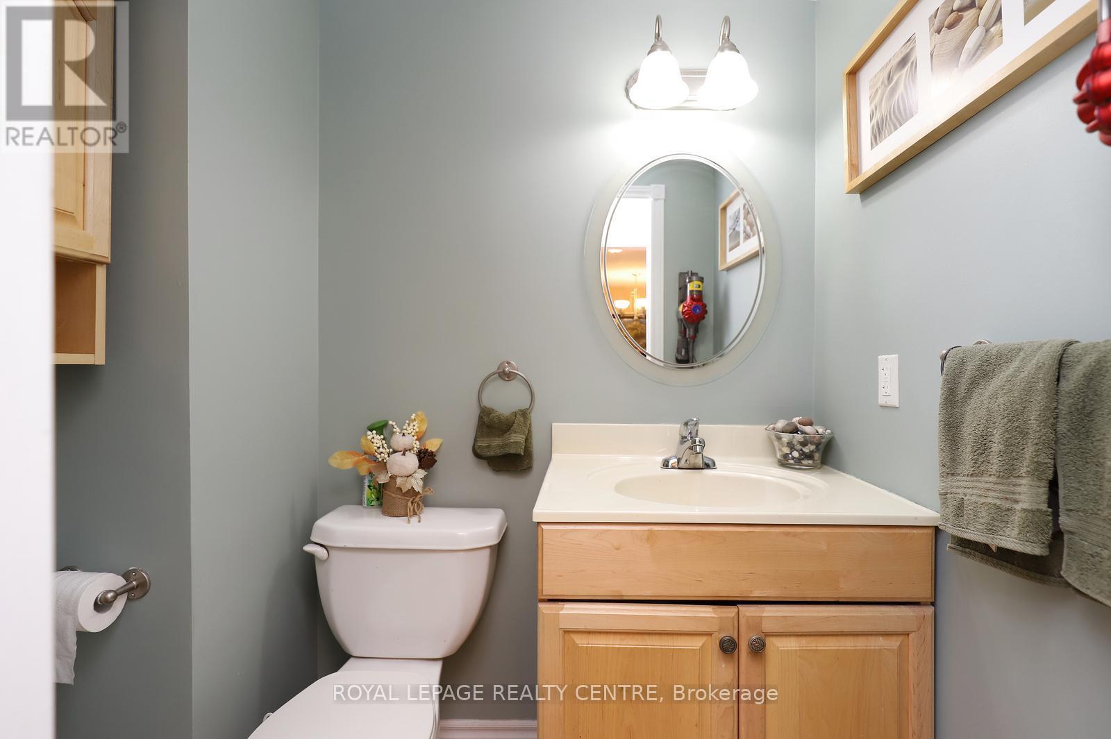 606 Hartfordshire Lane, Mississauga, Ontario  L5B 2X1 - Photo 14 - W12989952