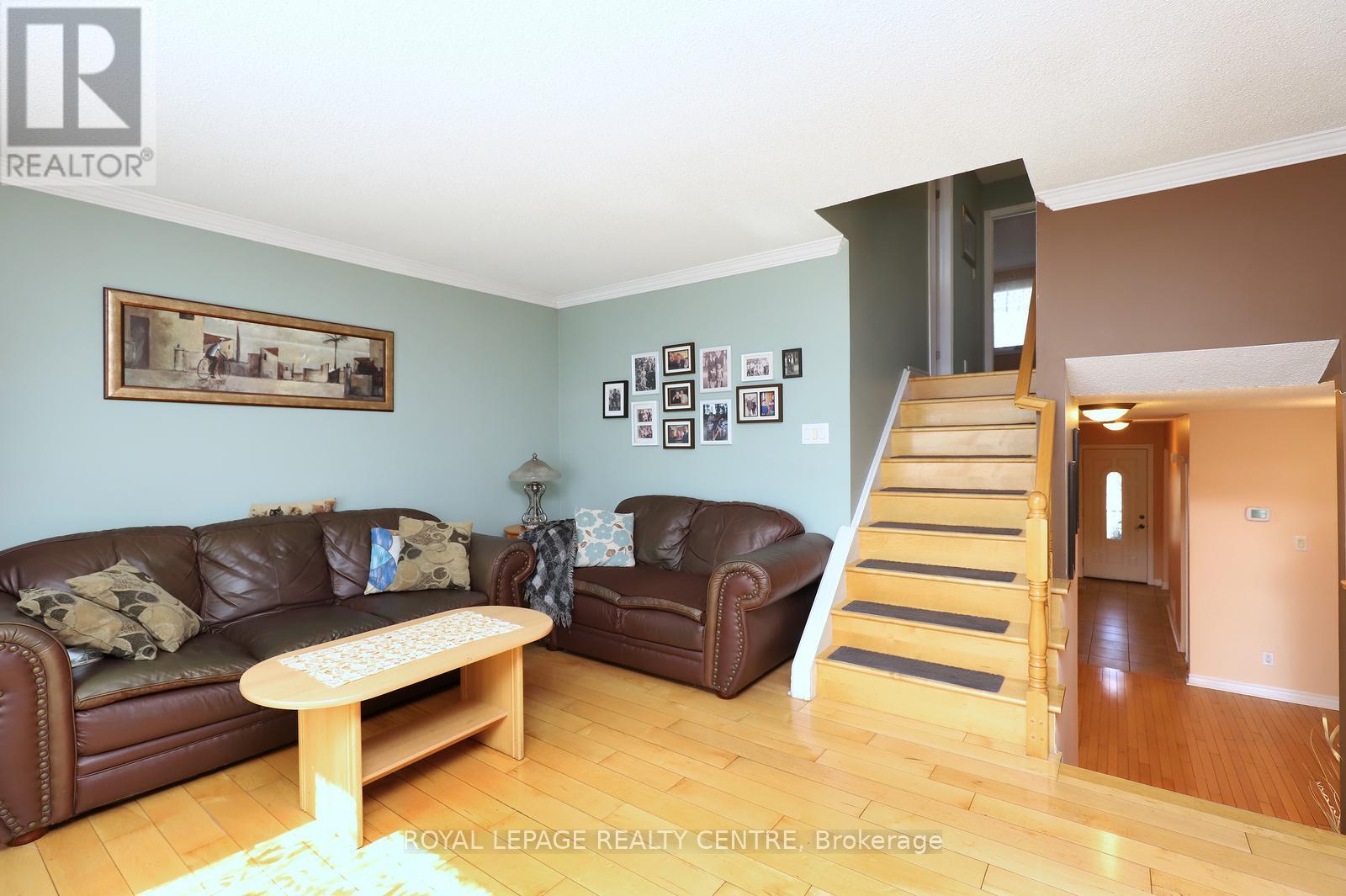 606 Hartfordshire Lane, Mississauga, Ontario  L5B 2X1 - Photo 16 - W12989952