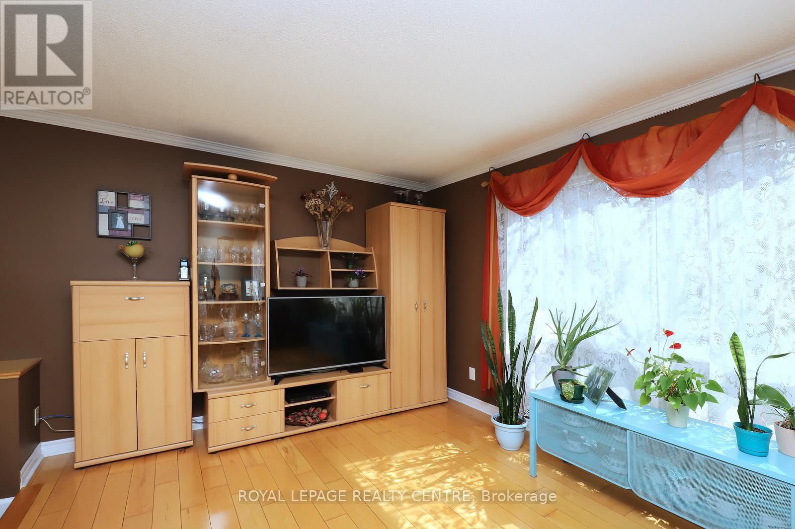 606 Hartfordshire Lane, Mississauga, Ontario  L5B 2X1 - Photo 17 - W12989952