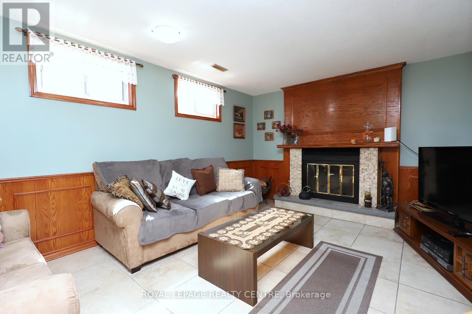 606 Hartfordshire Lane, Mississauga, Ontario  L5B 2X1 - Photo 18 - W12989952