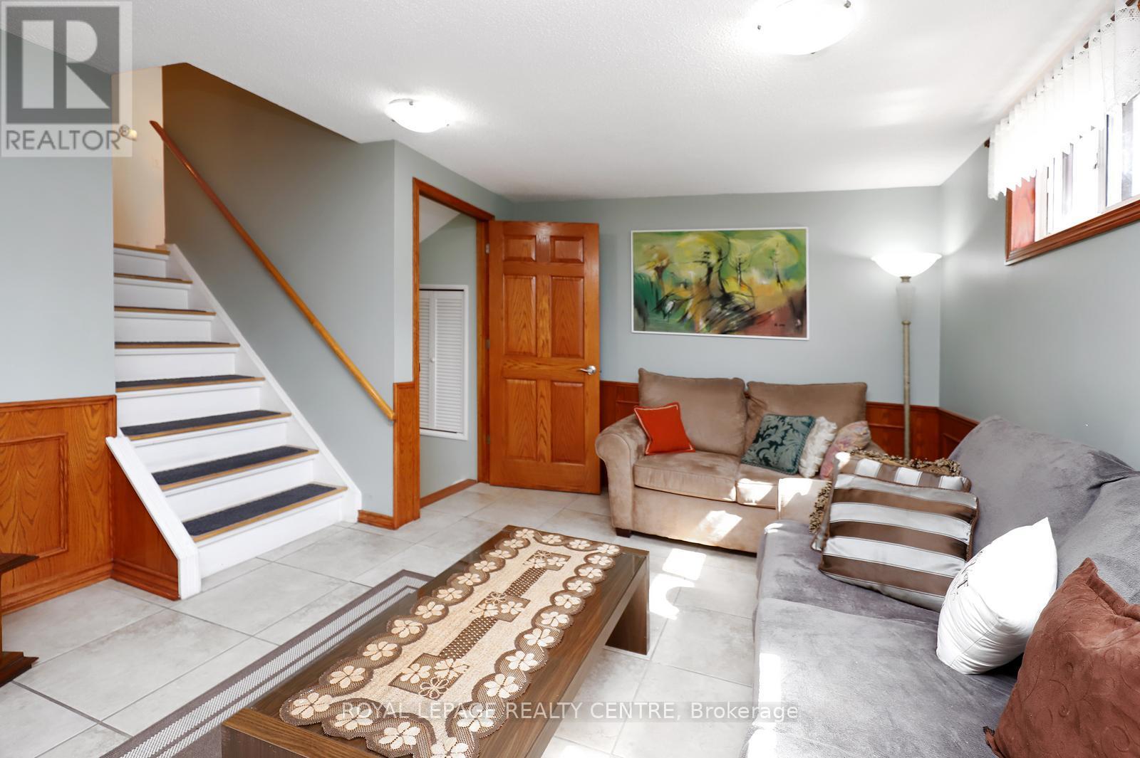 606 Hartfordshire Lane, Mississauga, Ontario  L5B 2X1 - Photo 20 - W12989952