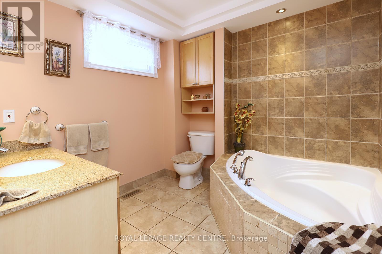 606 Hartfordshire Lane, Mississauga, Ontario  L5B 2X1 - Photo 26 - W12989952