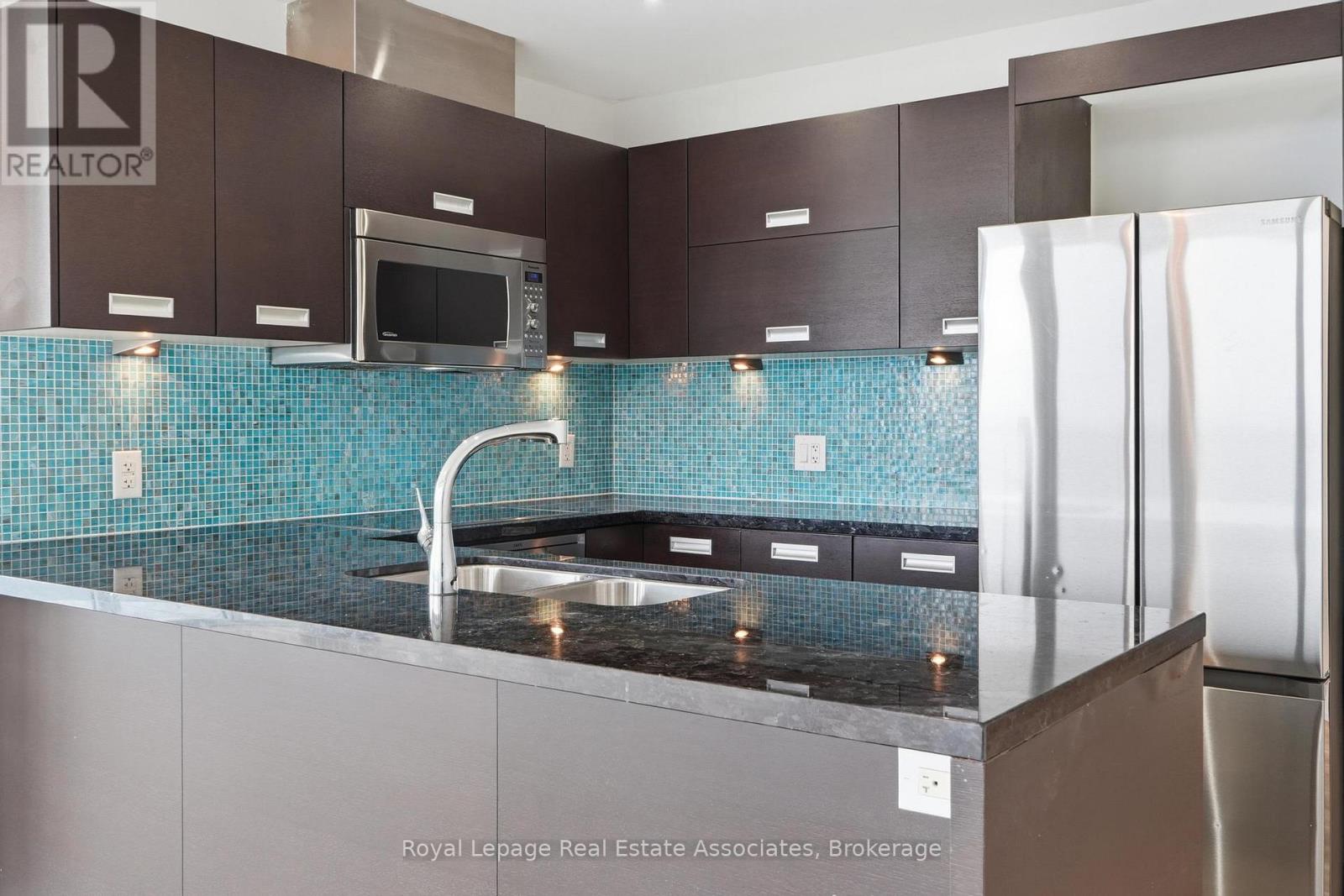 2116 - 90 Park Lawn Road, Toronto, Ontario  M8Y 0B6 - Photo 3 - W12989994