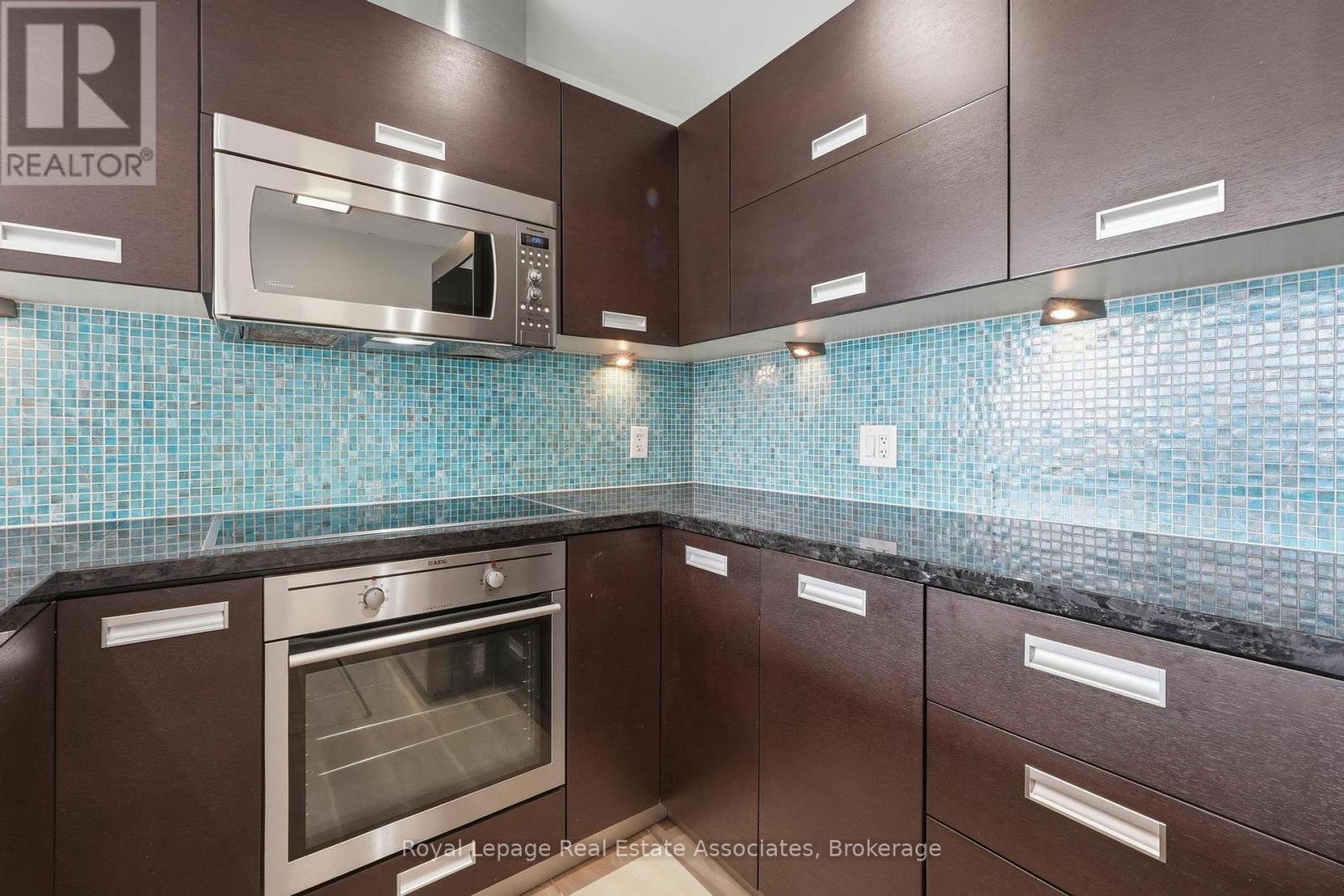 2116 - 90 Park Lawn Road, Toronto, Ontario  M8Y 0B6 - Photo 5 - W12989994