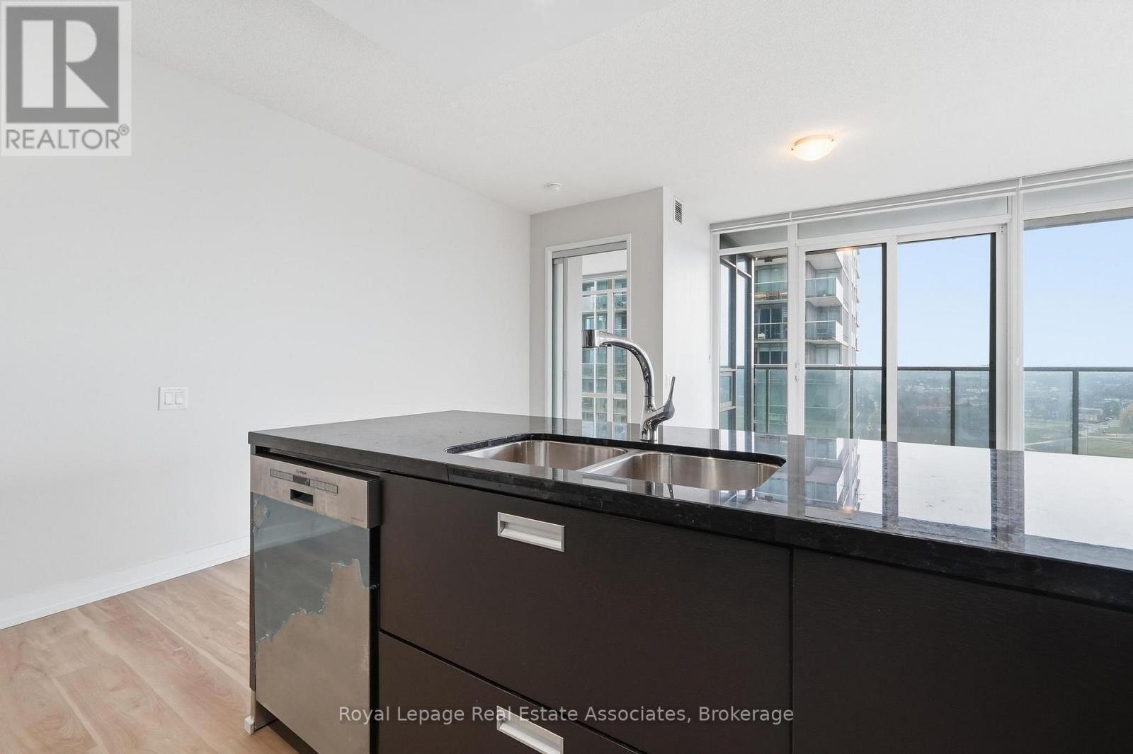 2116 - 90 Park Lawn Road, Toronto, Ontario  M8Y 0B6 - Photo 6 - W12989994