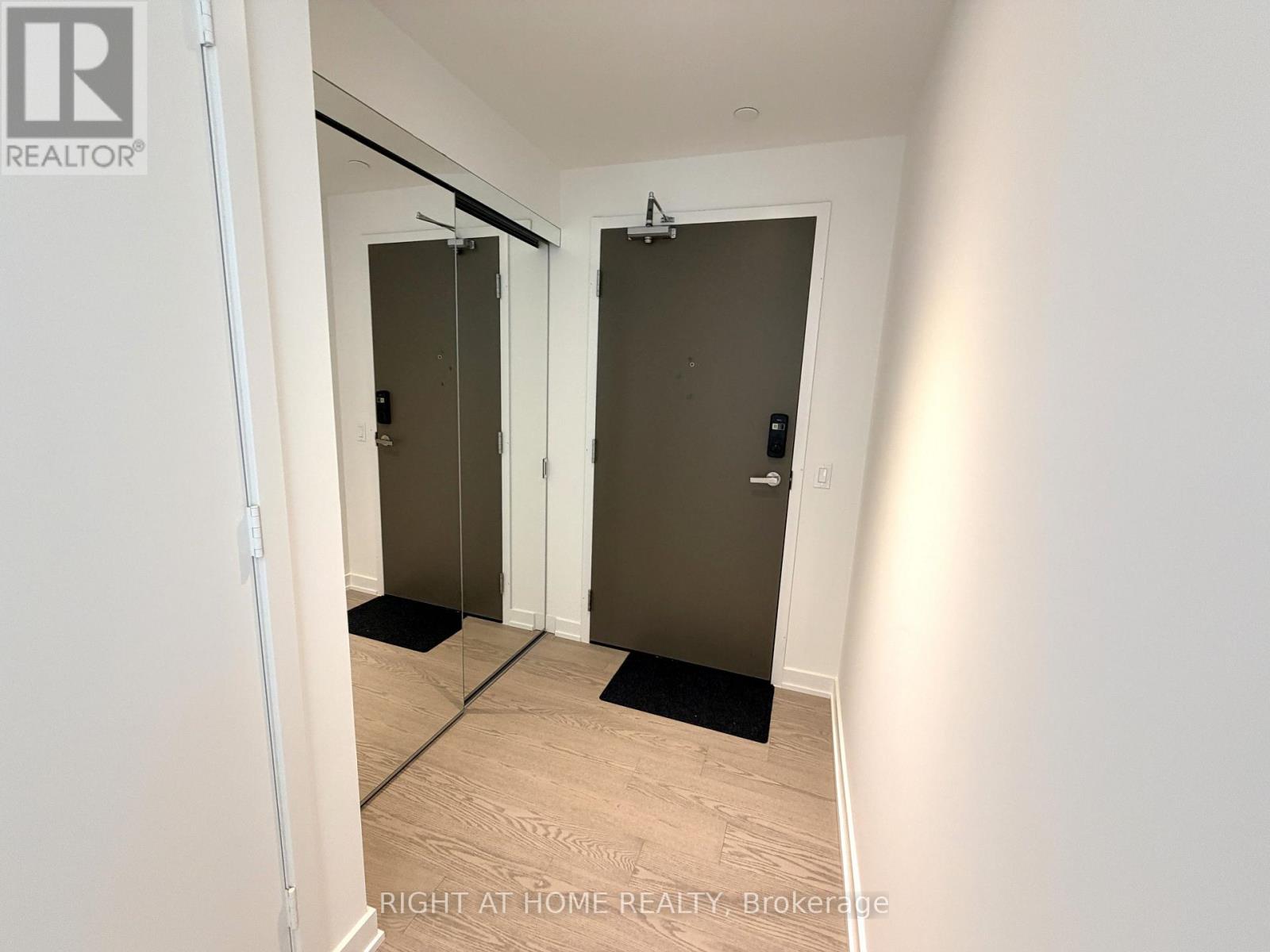 2511 - 448 Burnhamthorpe Road W, Mississauga, Ontario  L5B 0R4 - Photo 12 - W12989996