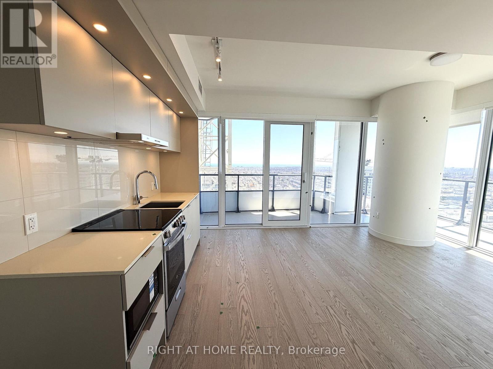 2511 - 448 Burnhamthorpe Road W, Mississauga, Ontario  L5B 0R4 - Photo 4 - W12989996