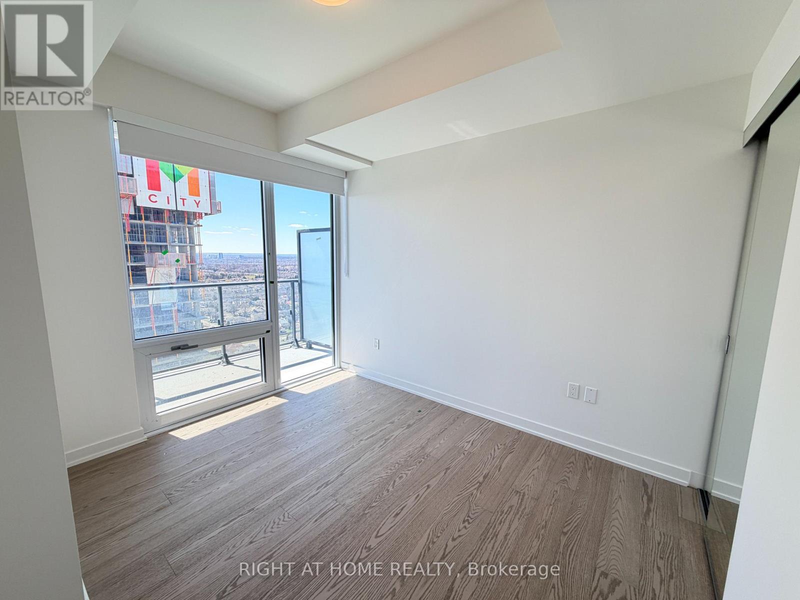 2511 - 448 Burnhamthorpe Road W, Mississauga, Ontario  L5B 0R4 - Photo 8 - W12989996