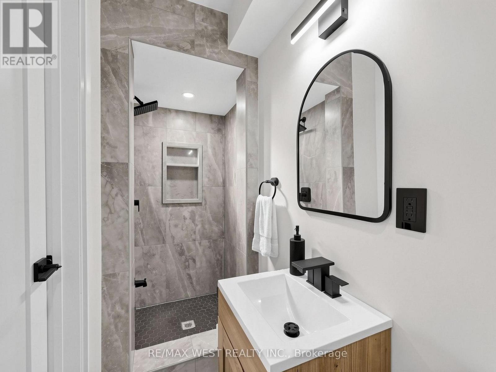 32 Angelfish Road, Brampton, Ontario  L7A 5C3 - Photo 44 - W12990068