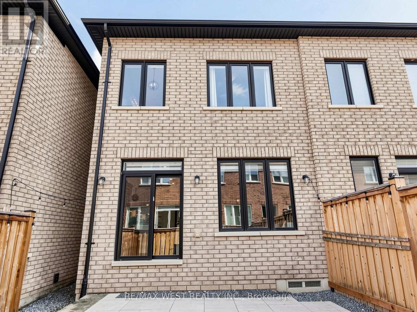 32 Angelfish Road, Brampton, Ontario  L7A 5C3 - Photo 46 - W12990068