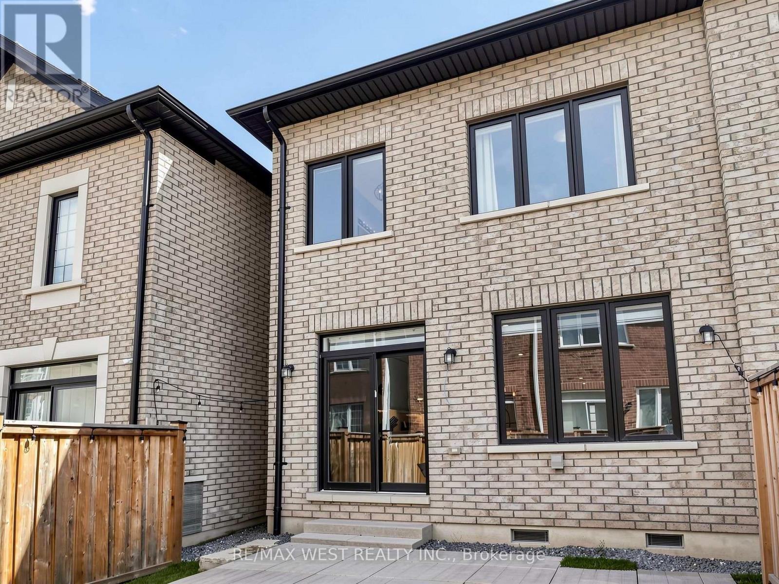 32 Angelfish Road, Brampton, Ontario  L7A 5C3 - Photo 47 - W12990068