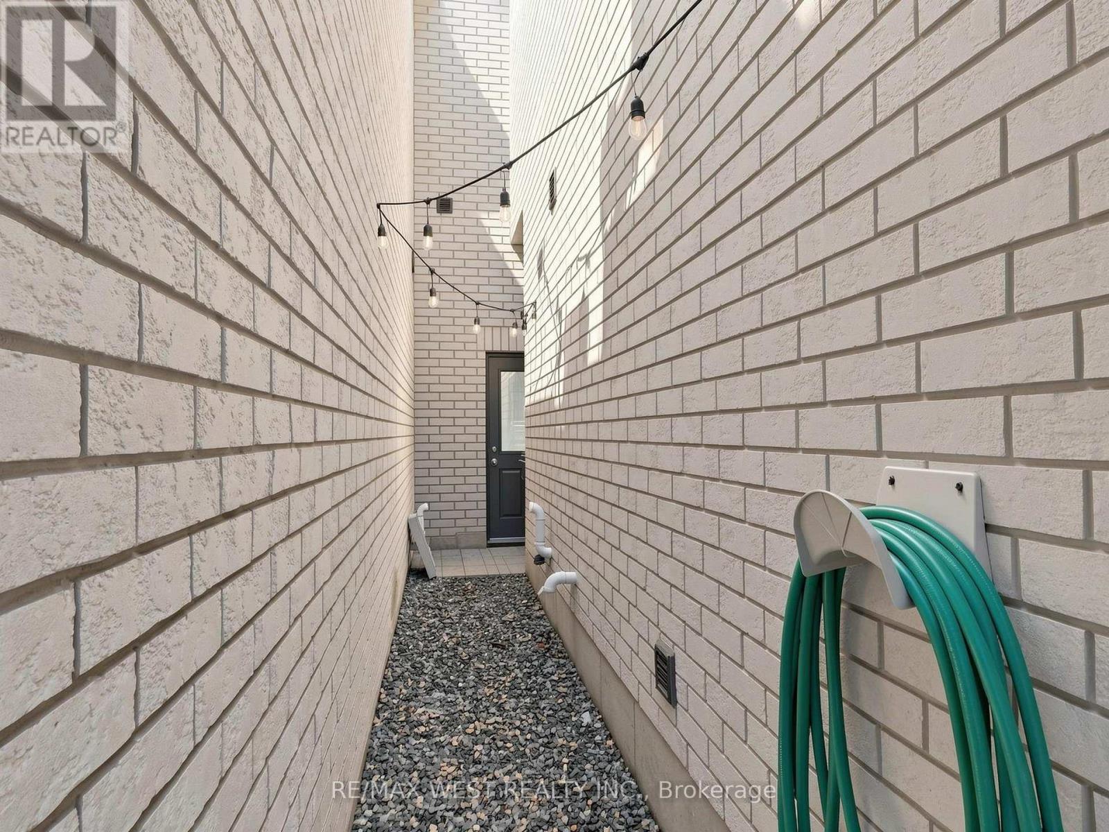 32 Angelfish Road, Brampton, Ontario  L7A 5C3 - Photo 49 - W12990068