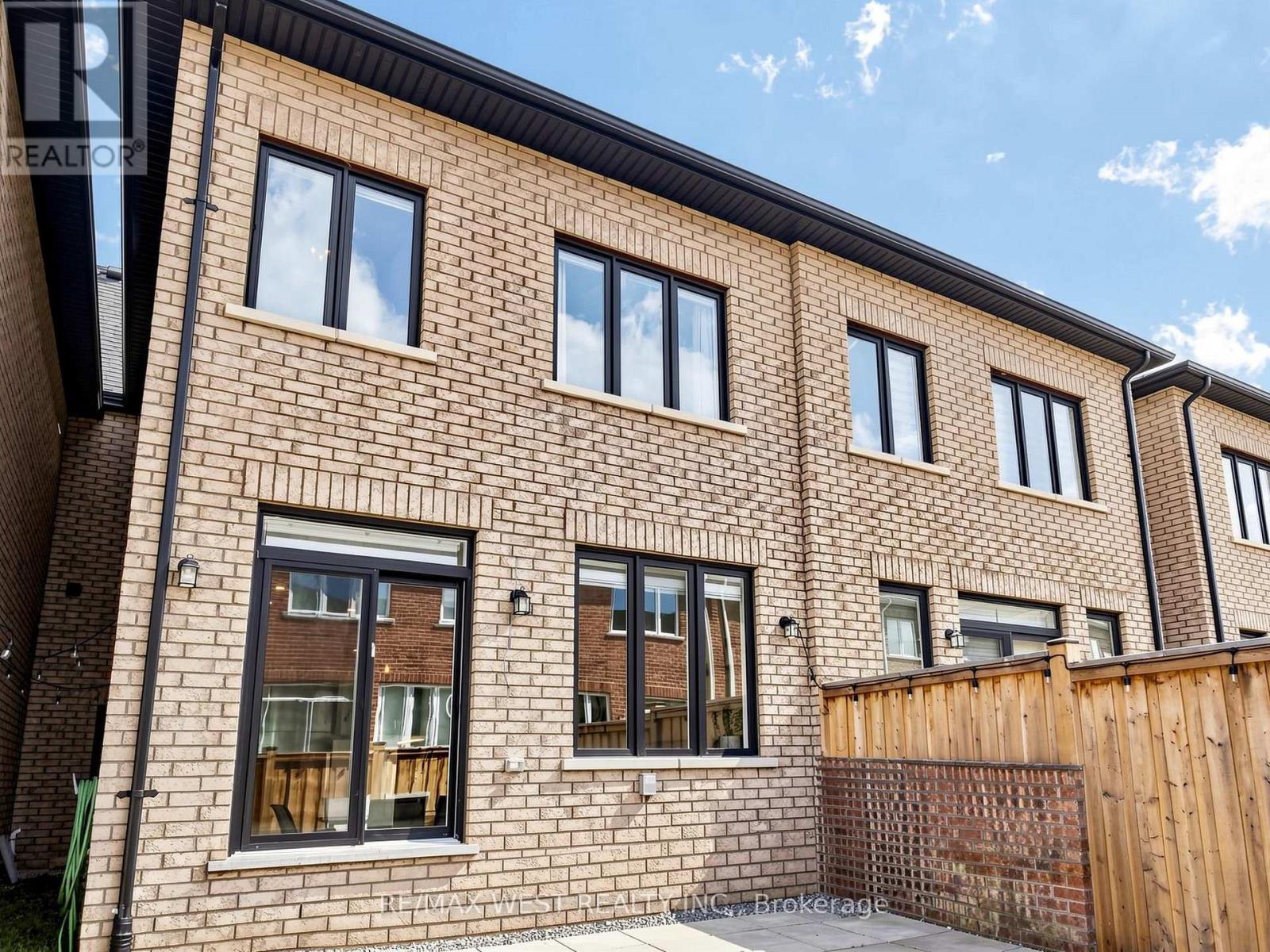 32 Angelfish Road, Brampton, Ontario  L7A 5C3 - Photo 50 - W12990068