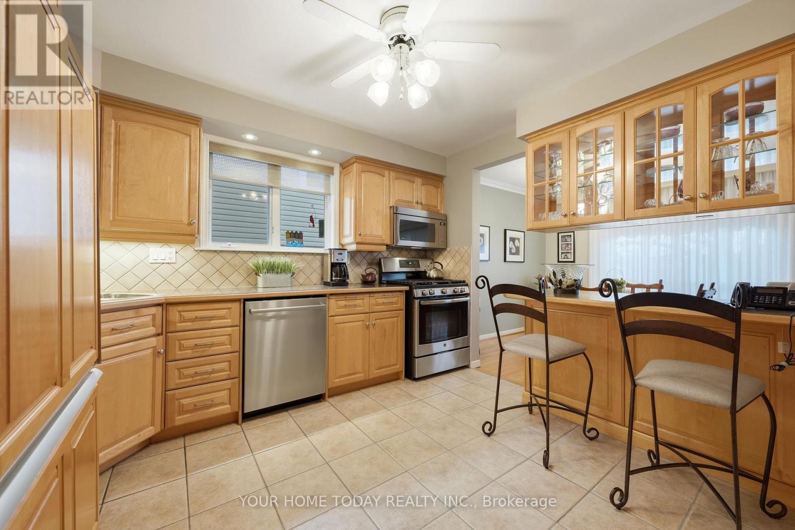 51 Faludon Drive, Halton Hills, Ontario  L7G 1H8 - Photo 11 - W12990074