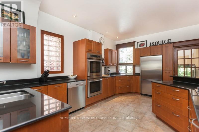 16 Laxton Avenue, Toronto, Ontario  M6K 1K9 - Photo 10 - W12990090