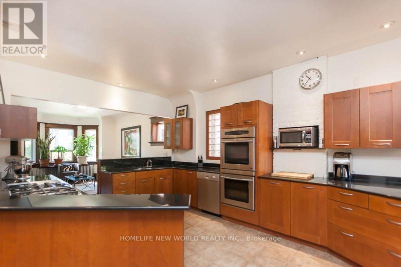 16 Laxton Avenue, Toronto, Ontario  M6K 1K9 - Photo 11 - W12990090