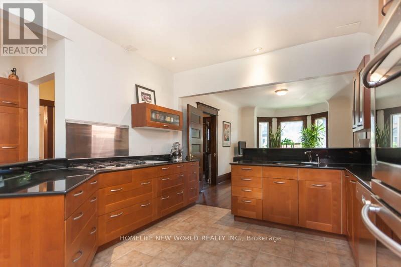 16 Laxton Avenue, Toronto, Ontario  M6K 1K9 - Photo 12 - W12990090