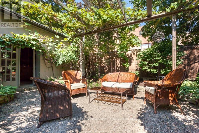 16 Laxton Avenue, Toronto, Ontario  M6K 1K9 - Photo 26 - W12990090