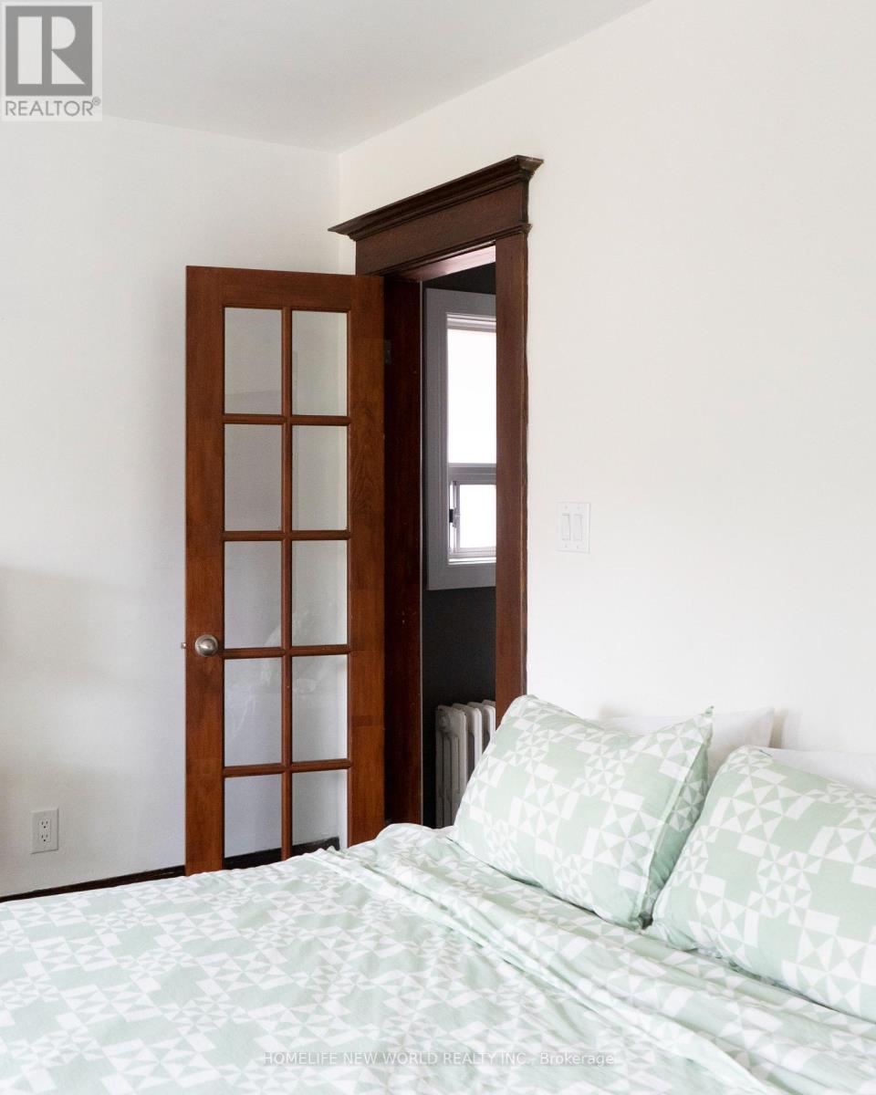 16 Laxton Avenue, Toronto, Ontario  M6K 1K9 - Photo 37 - W12990090