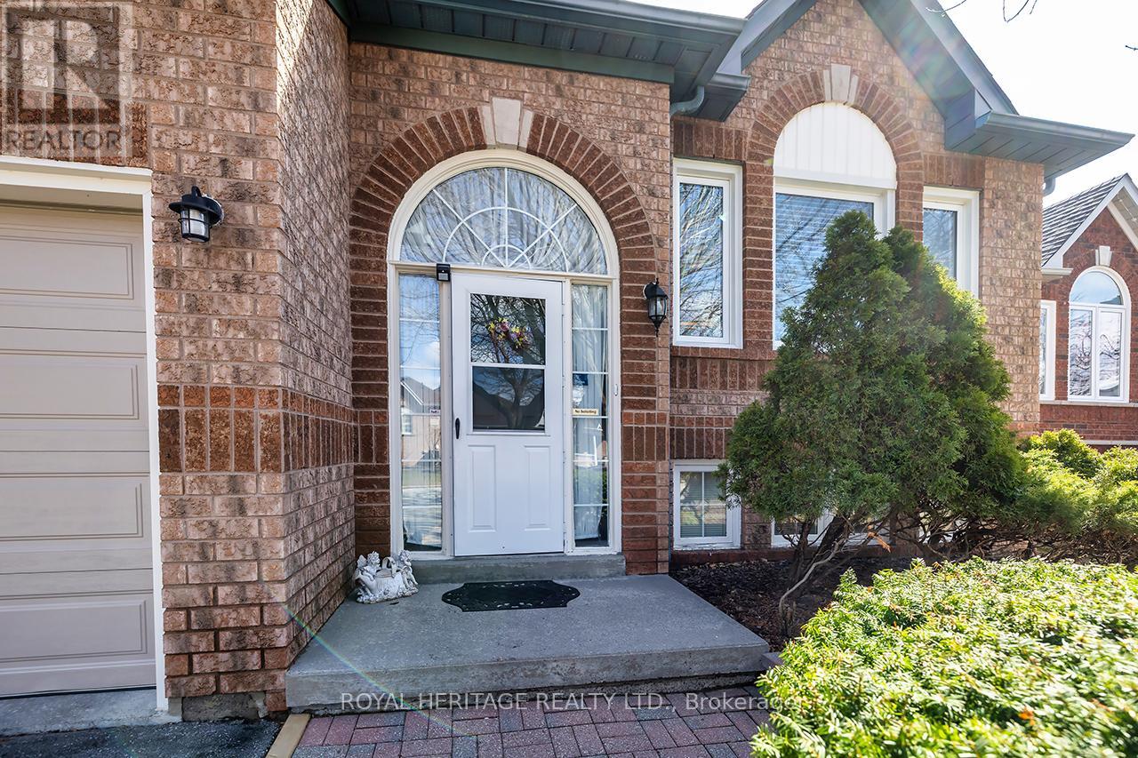 31 Thames Drive N, Whitby, Ontario  L1R 2M2 - Photo 4 - E12989430