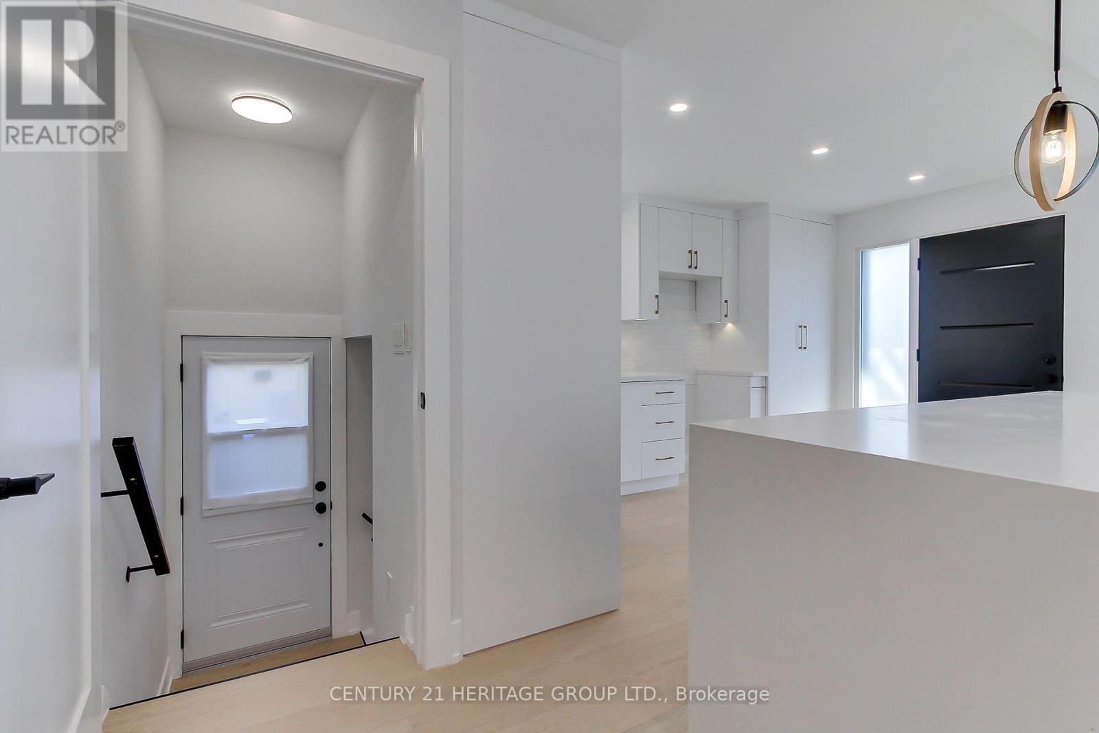 69 Marlin Court, Newmarket, Ontario  L3Y 2W7 - Photo 16 - N12984784