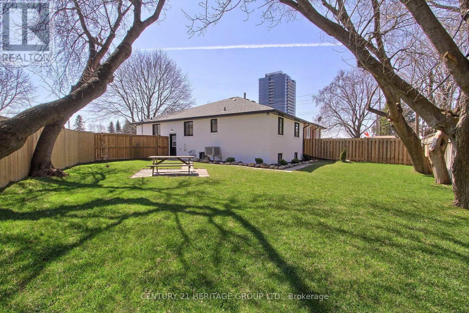 69 Marlin Court, Newmarket, Ontario  L3Y 2W7 - Photo 30 - N12984784