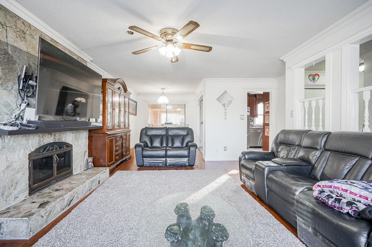 9041 122b Street, Surrey, British Columbia  V3V 7L7 - Photo 3 - R3109610