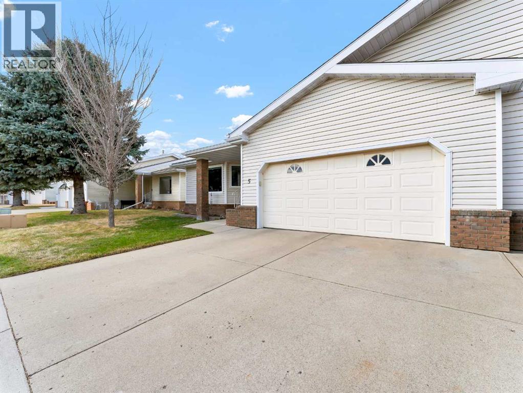 5, 459 Carry Drive Se, Medicine Hat, Alberta  T1B 3W1 - Photo 2 - A2300328
