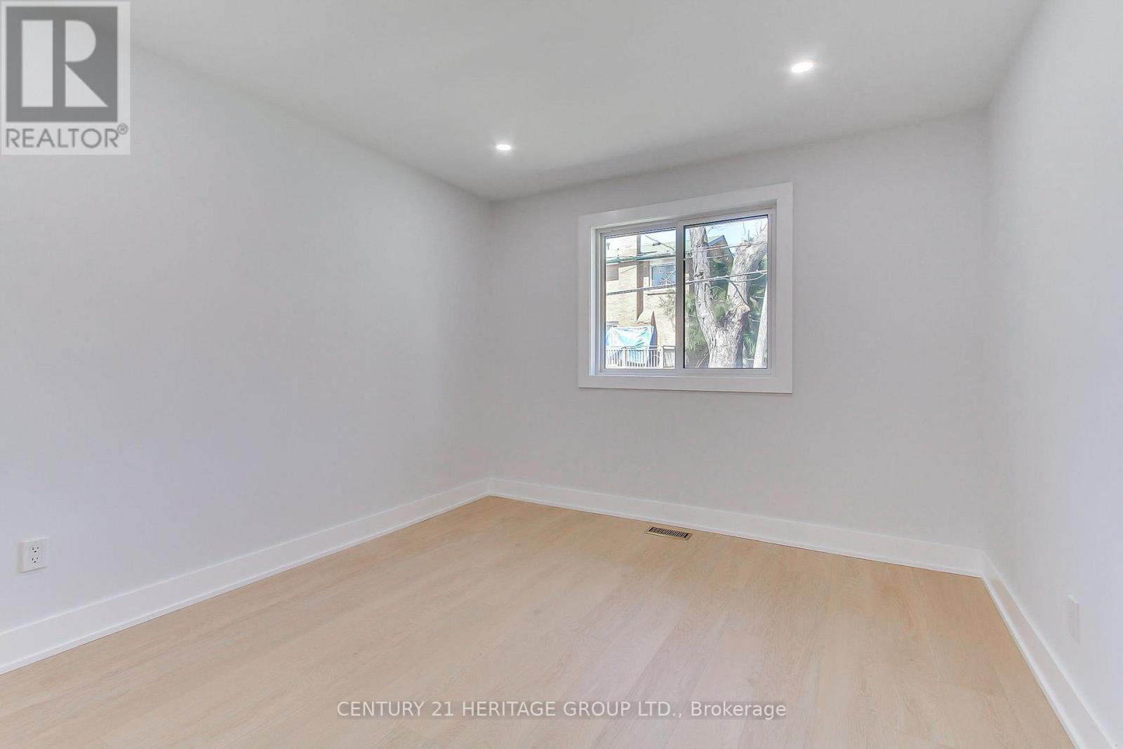 69 Marlin Court, Newmarket, Ontario  L3Y 2W7 - Photo 7 - N12984784