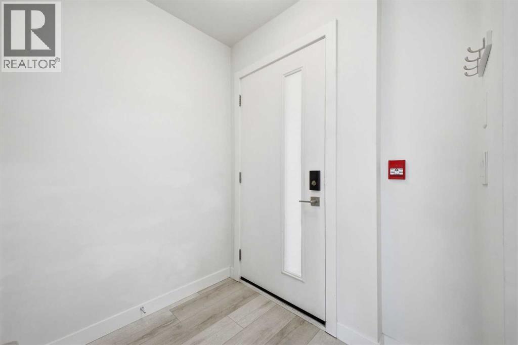 4010 Kovitz Lane NW, Calgary, Alberta  T3B 6A8 - Photo 3 - A2290326