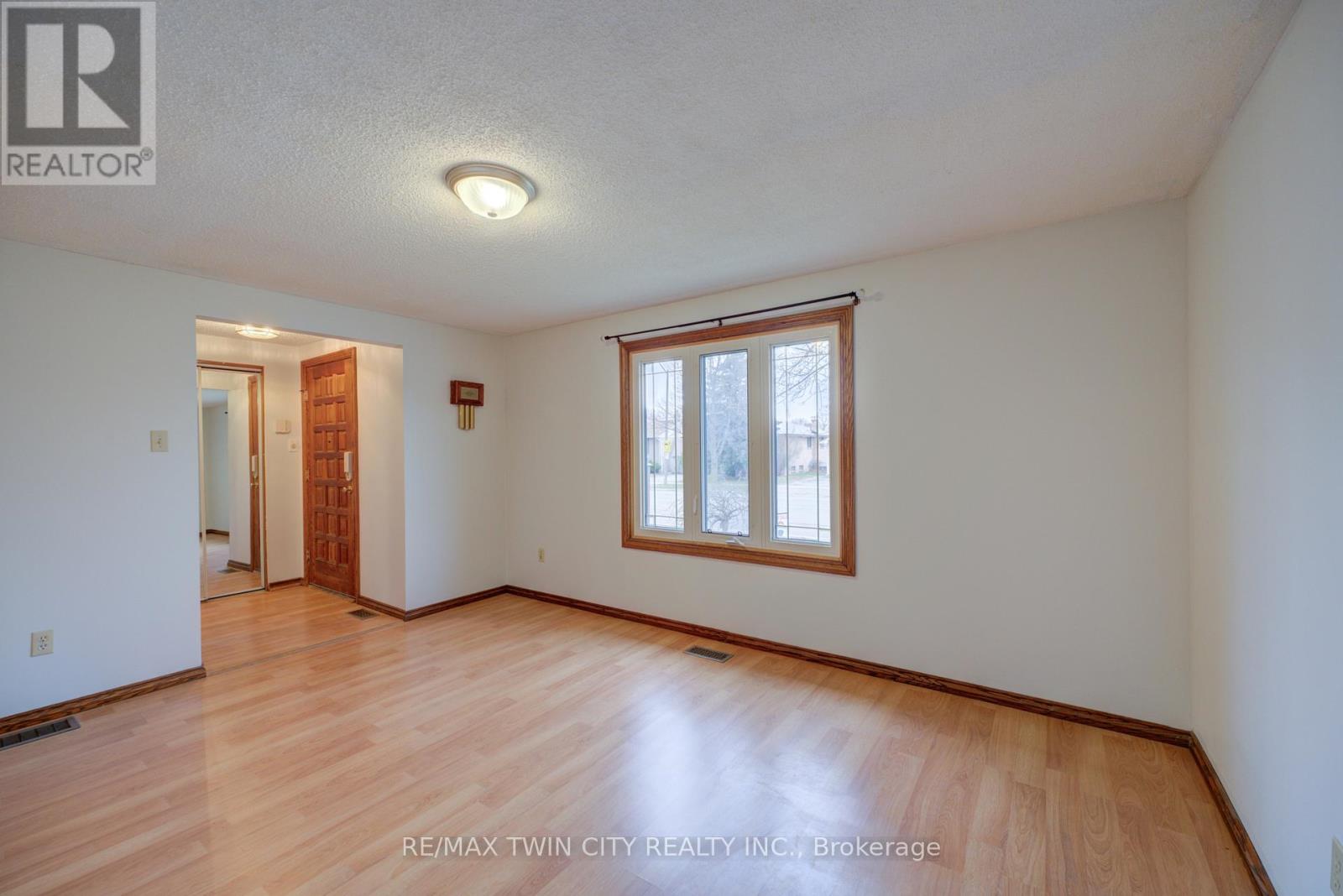 390 Brantwood Park Road, Brantford, Ontario  N3P 1K7 - Photo 3 - X12990018