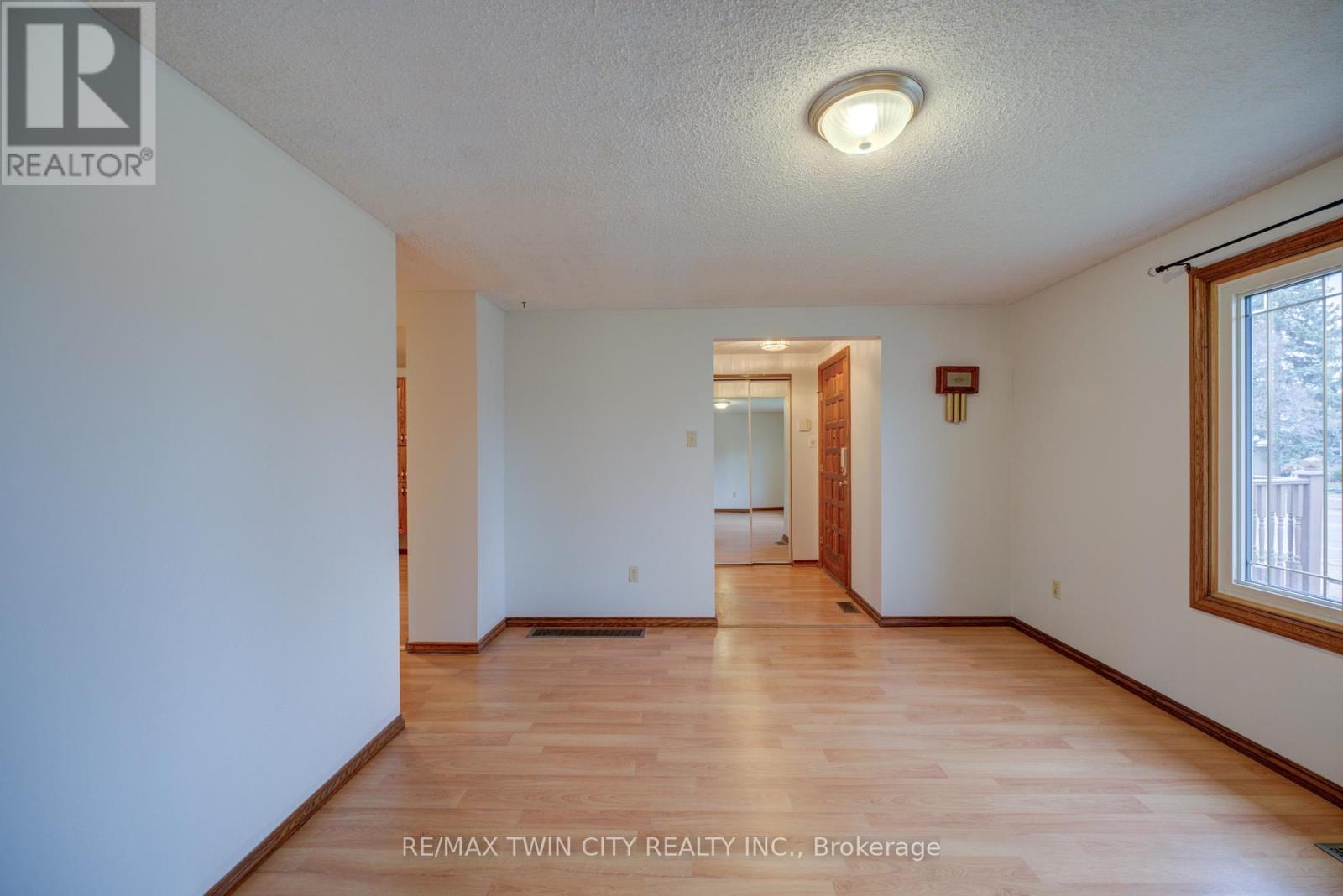 390 Brantwood Park Road, Brantford, Ontario  N3P 1K7 - Photo 4 - X12990018